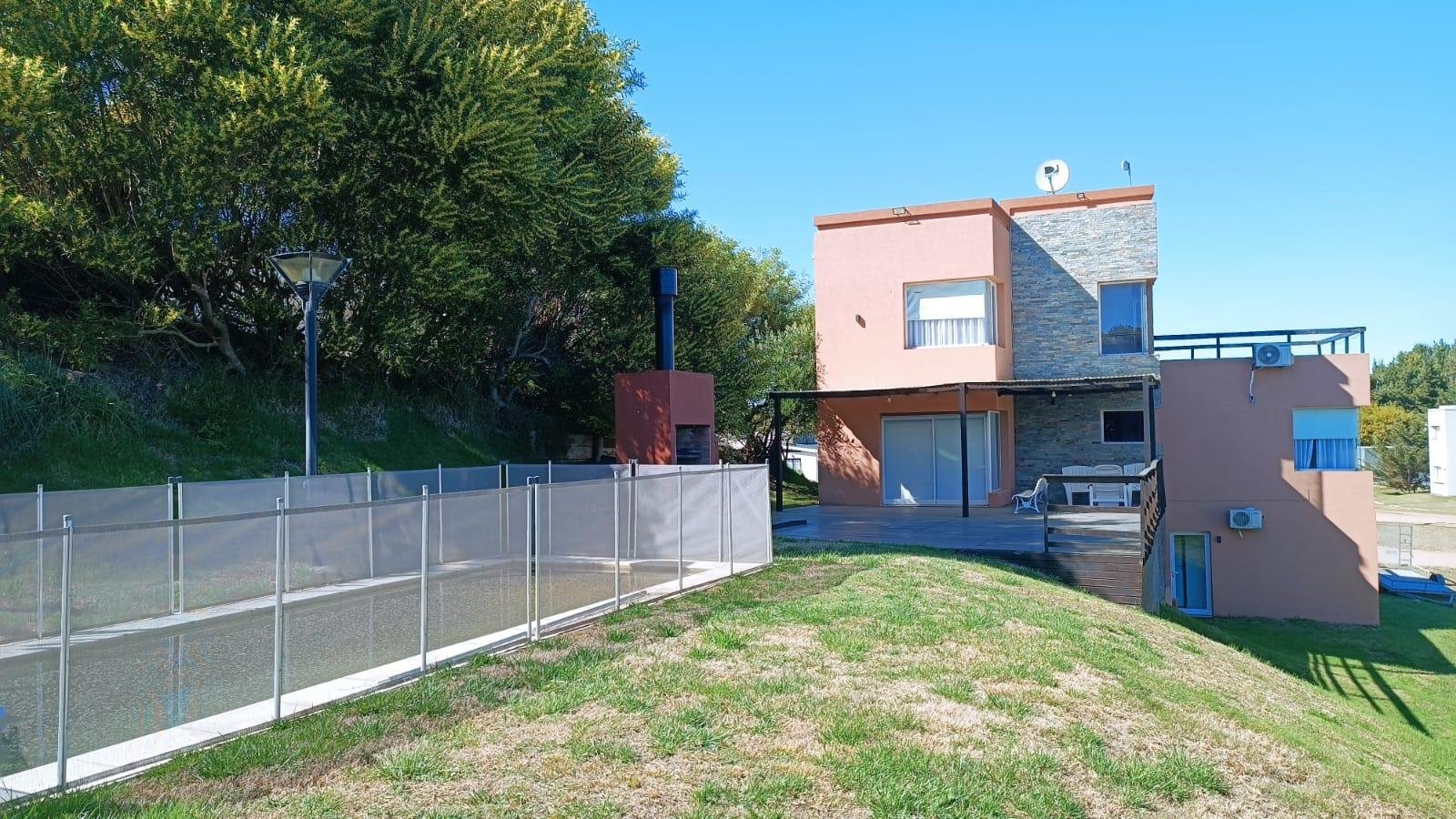 1f86a830200f33d131d0f9d268658c02