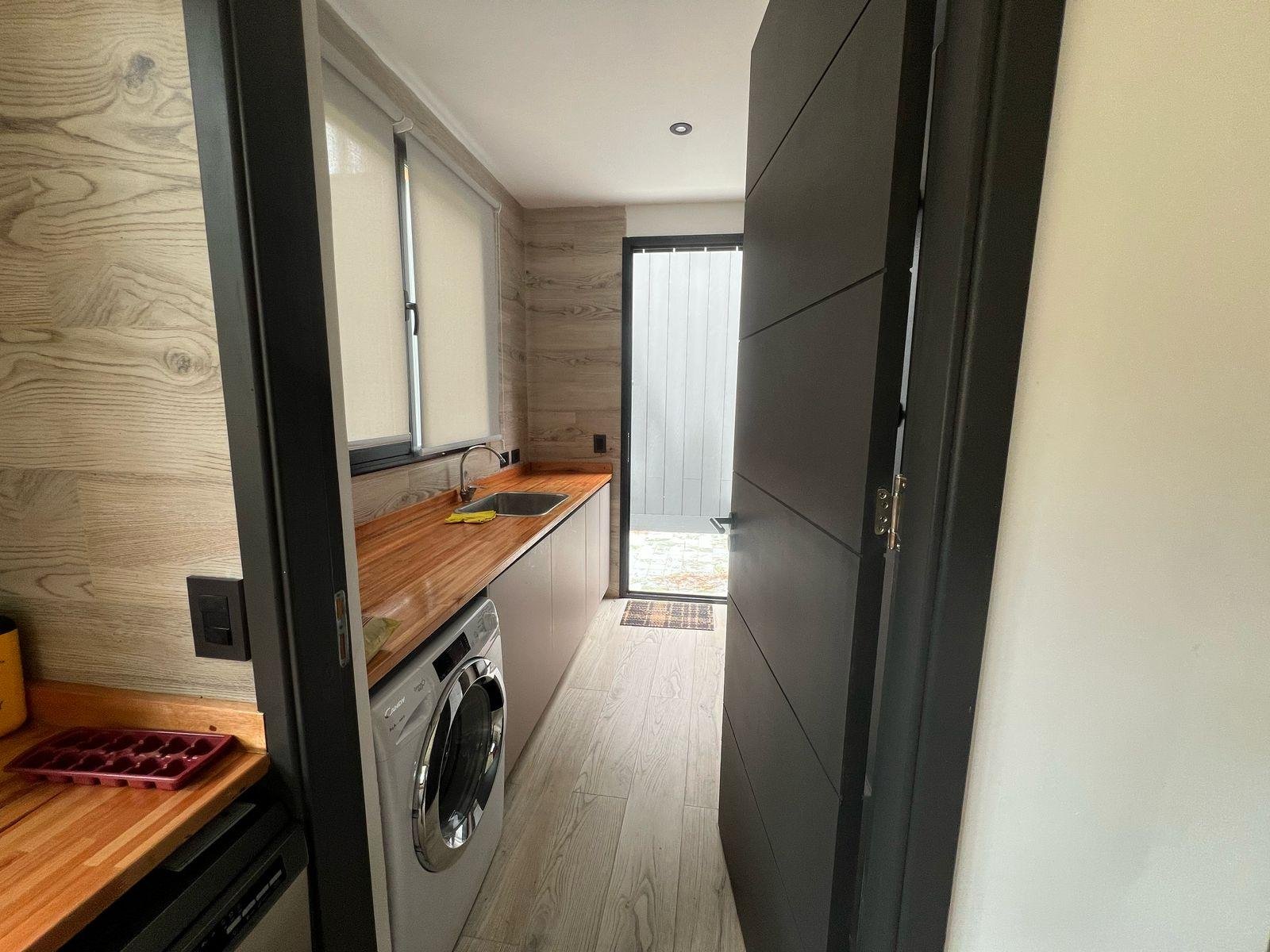 215cc94f04c853d31fe0cd70eeefa623