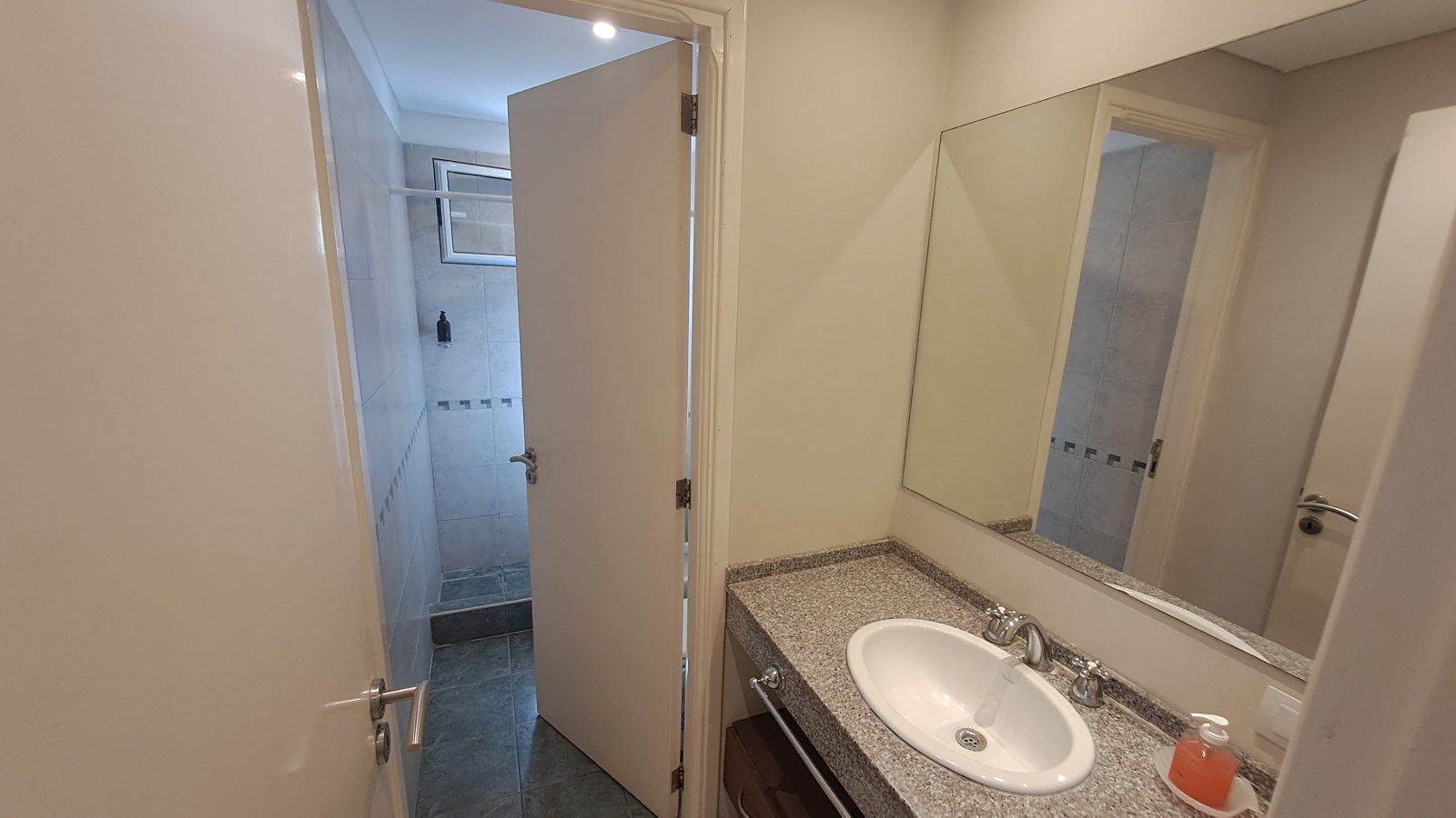 5569442f9e3941b9b12bcb4da364838d