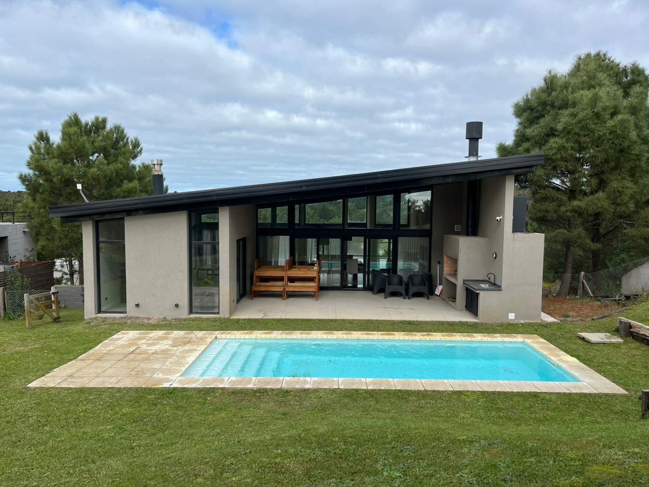 86e02ca05d37ef263f8f6a9e69bdde52