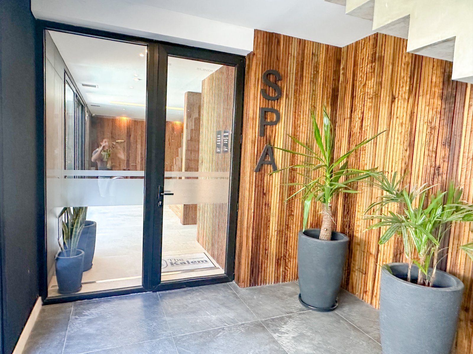 90033779858f5055864e2752b2256102