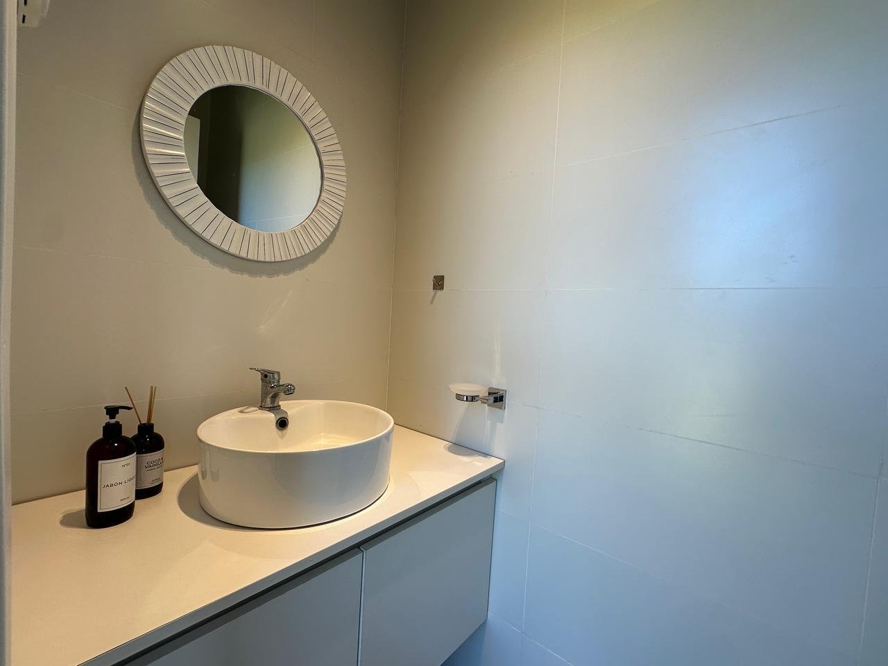 985699523baef37e7ff343860c6261b4