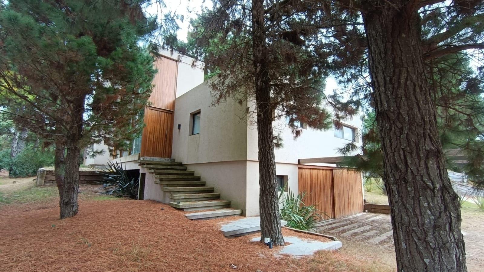 a836a6d2cfb5f596f1969e9887ba858a