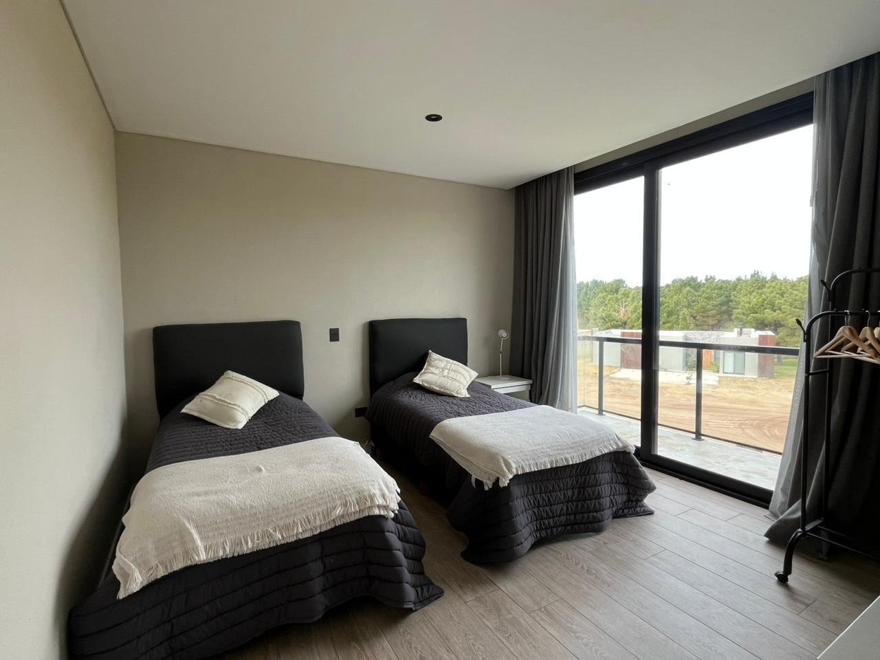 ae87812f63a7f9f1a2a99e2c333d4f89