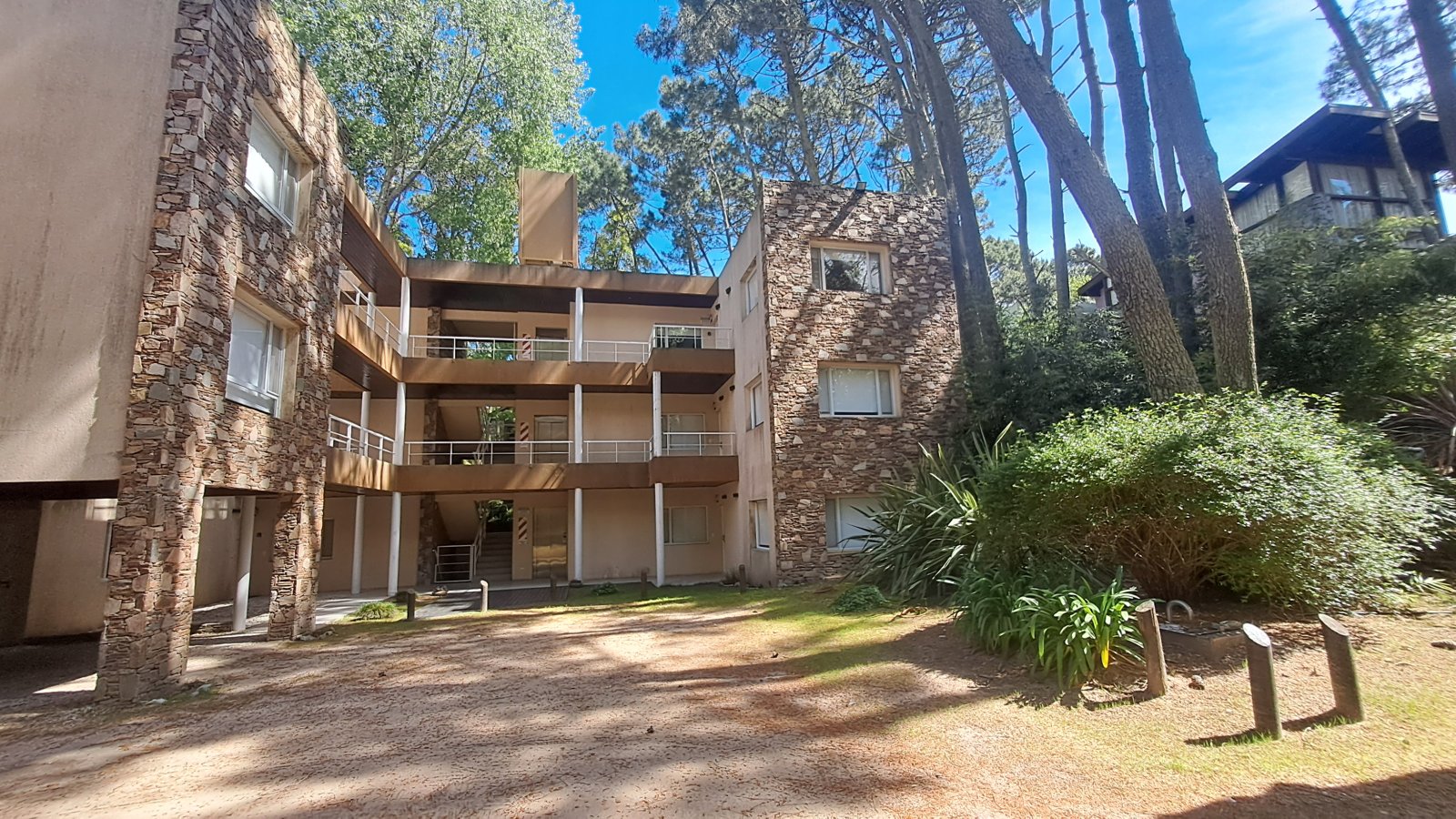 b127b3cca5bd84dc319b62434ab4c0d9