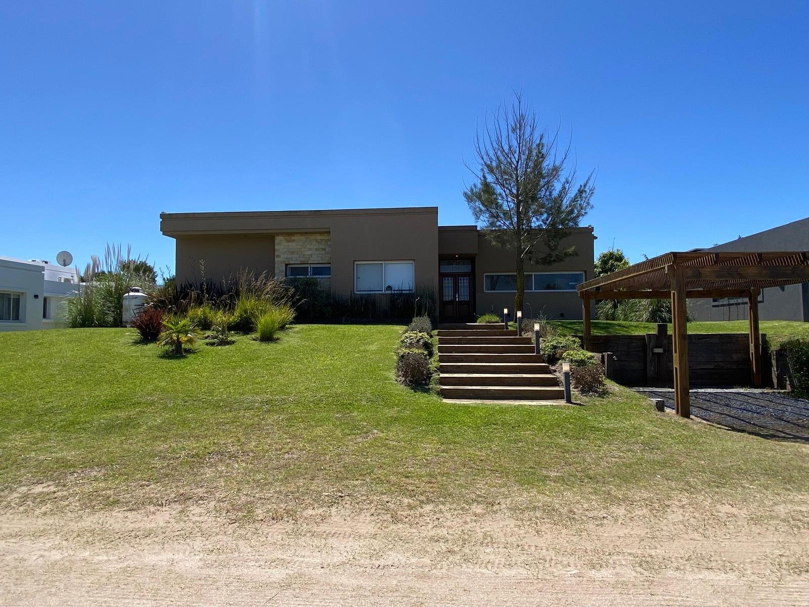 b2deec9215d84abadee836dcbbcf7100