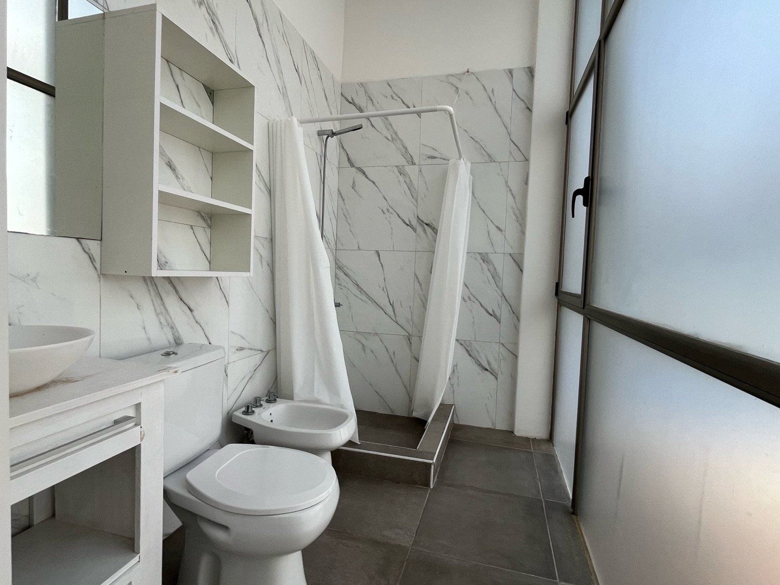 b39ae8224adf4b942d92c3f685befc04