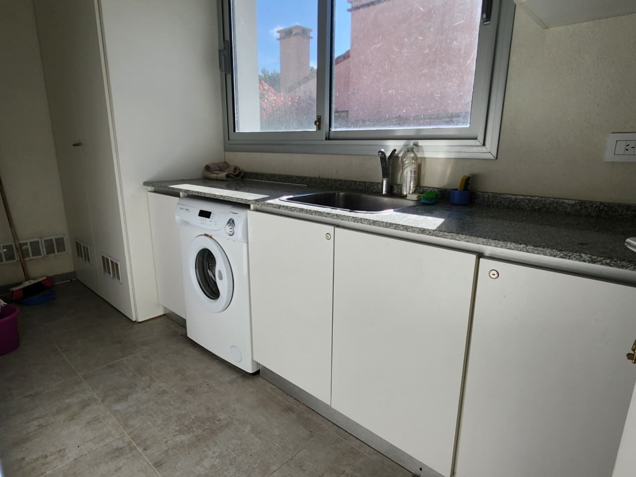 b8651a241413e0219682561bb1412096