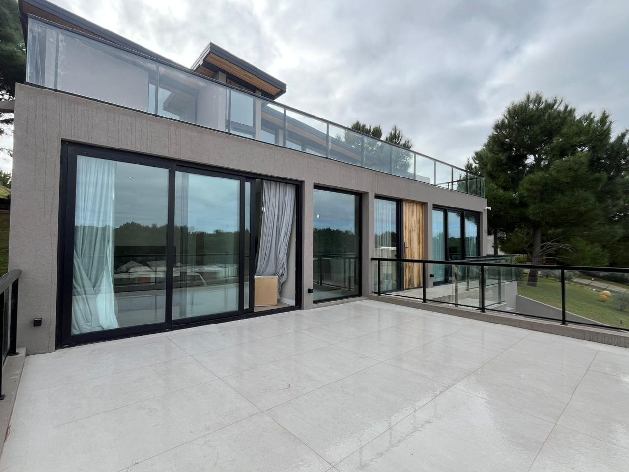 c8b465225d5c6bfc25fd34ab73832997