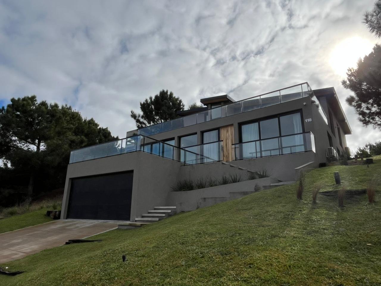 dee7a8a05565f04d9f1b1be876594f95