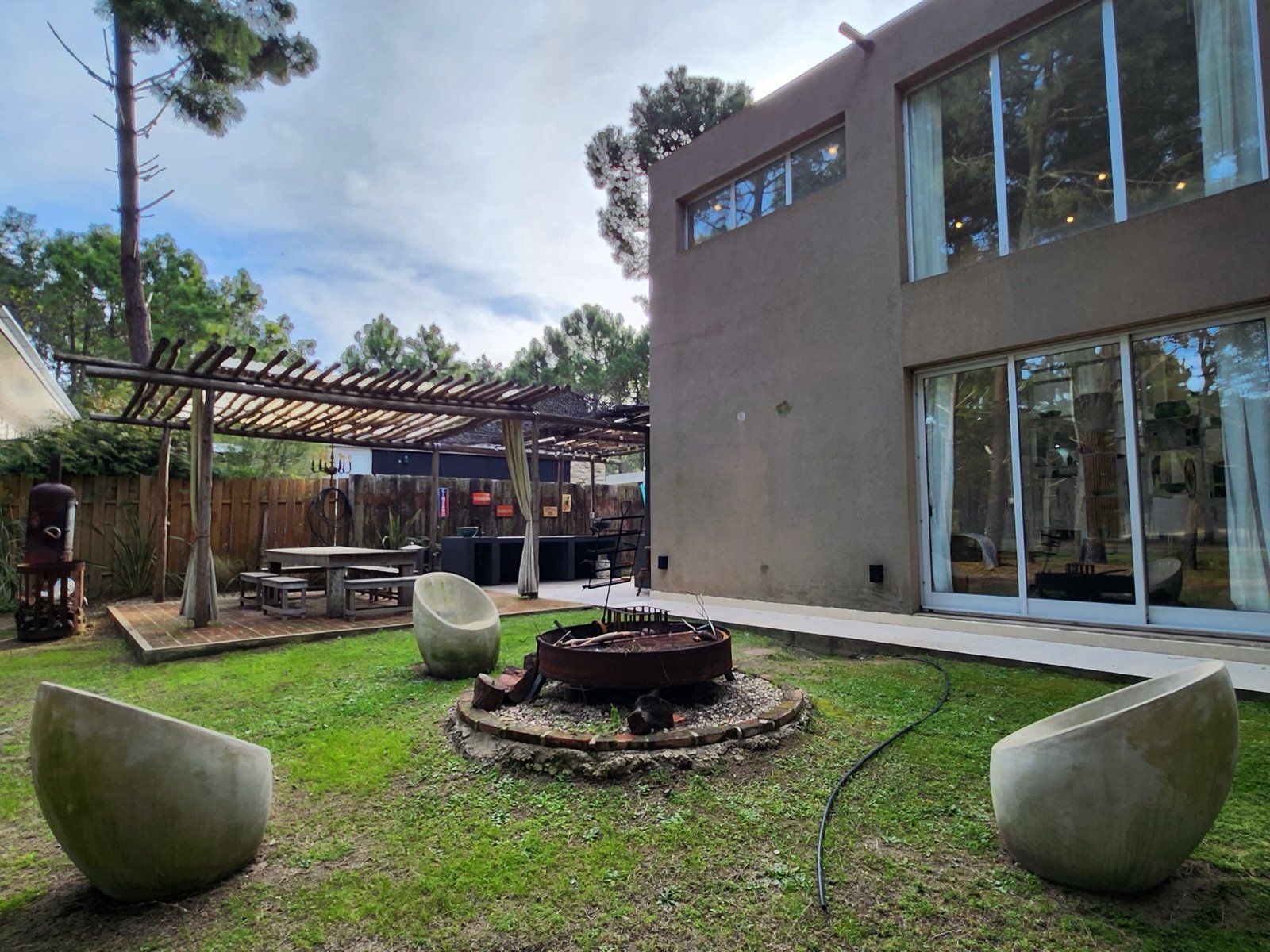 dfd89bdfed54b556bb02eb092198594b