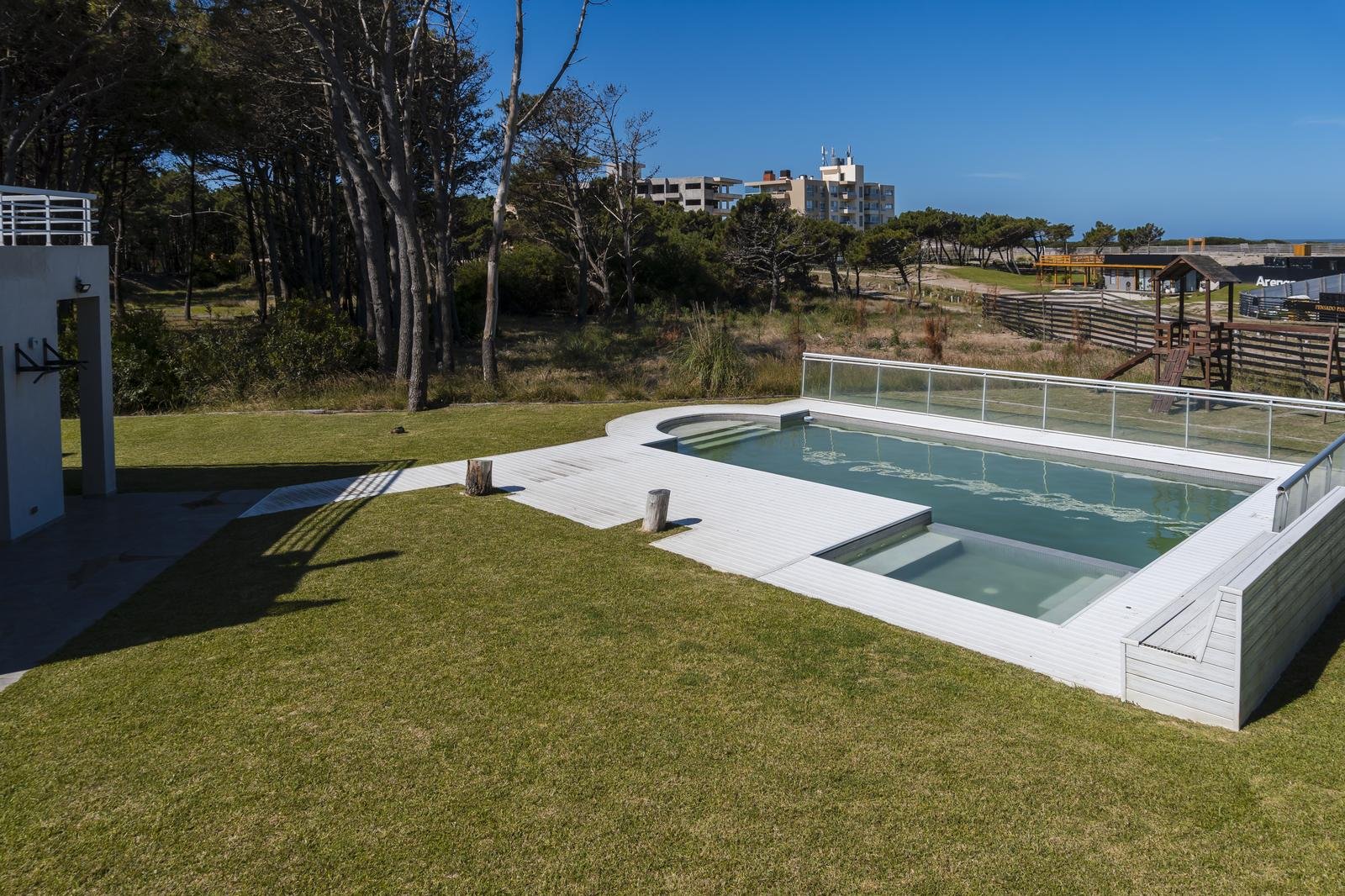 fee4f8a49878888e1c1e2f7af2758e47